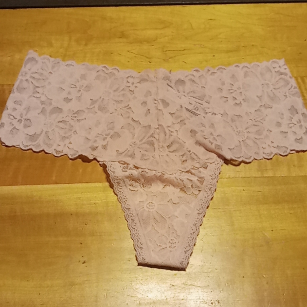 🚨3/$28🚨NIP-VS Lace Wide Band Thong